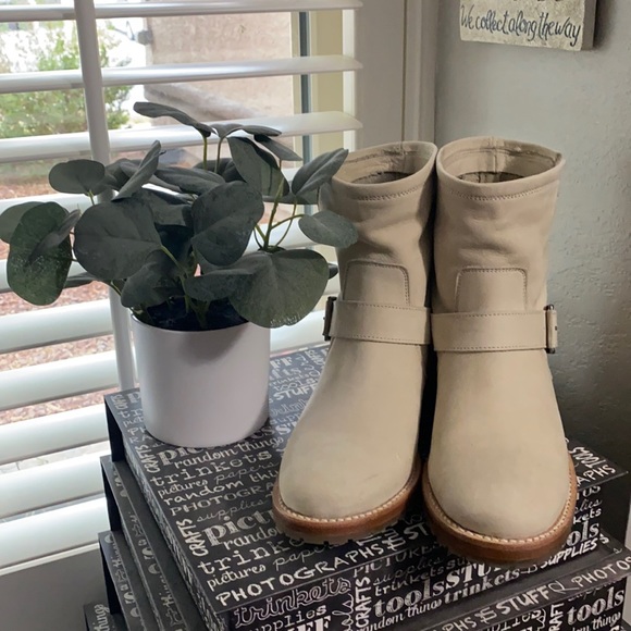 Frye Shoes - Frye Veronica leather booties size 6